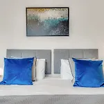 Park House - Near Eateries, Micro Brewery, Pubs, Beauty Salons And Boutique Shops, Argyle, Games Room, Free Netflix, In The Heart Of Plymouth - Dogs Welcome - Hosted By Absolute Accommodation Plymouth