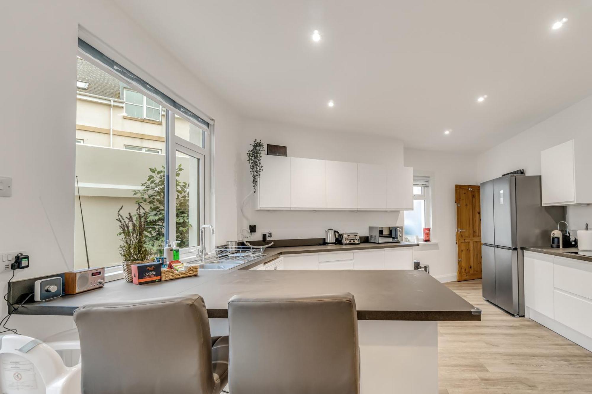 Park House - Near Eateries, Micro Brewery, Pubs, Beauty Salons And Boutique Shops, Argyle, Games Room, Free Netflix, In The Heart Of - Dogs Welcome - Hosted By Absolute